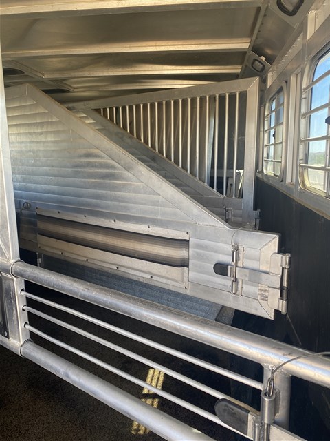 2000 Sooner 4-Horse Bumper Pull Trailer