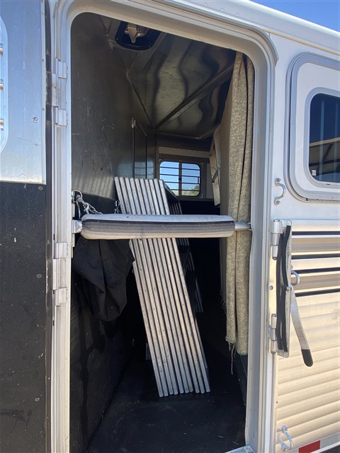 2000 Sooner 4-Horse Bumper Pull Trailer