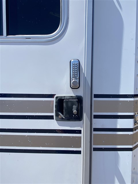 2000 Sooner 4-Horse Bumper Pull Trailer