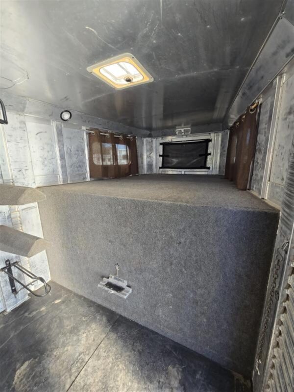 2006 C&C 4-Horse Gooseneck Trailer