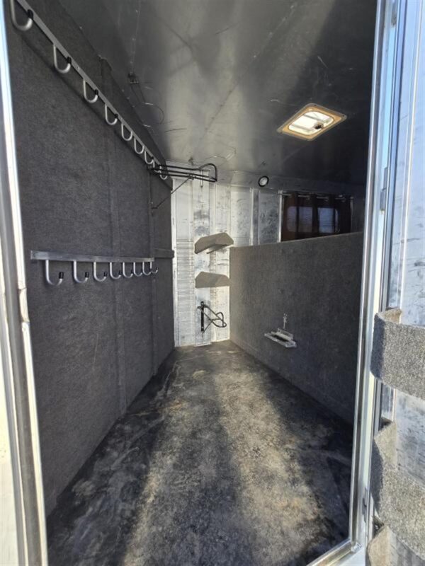 2006 C&C 4-Horse Gooseneck Trailer