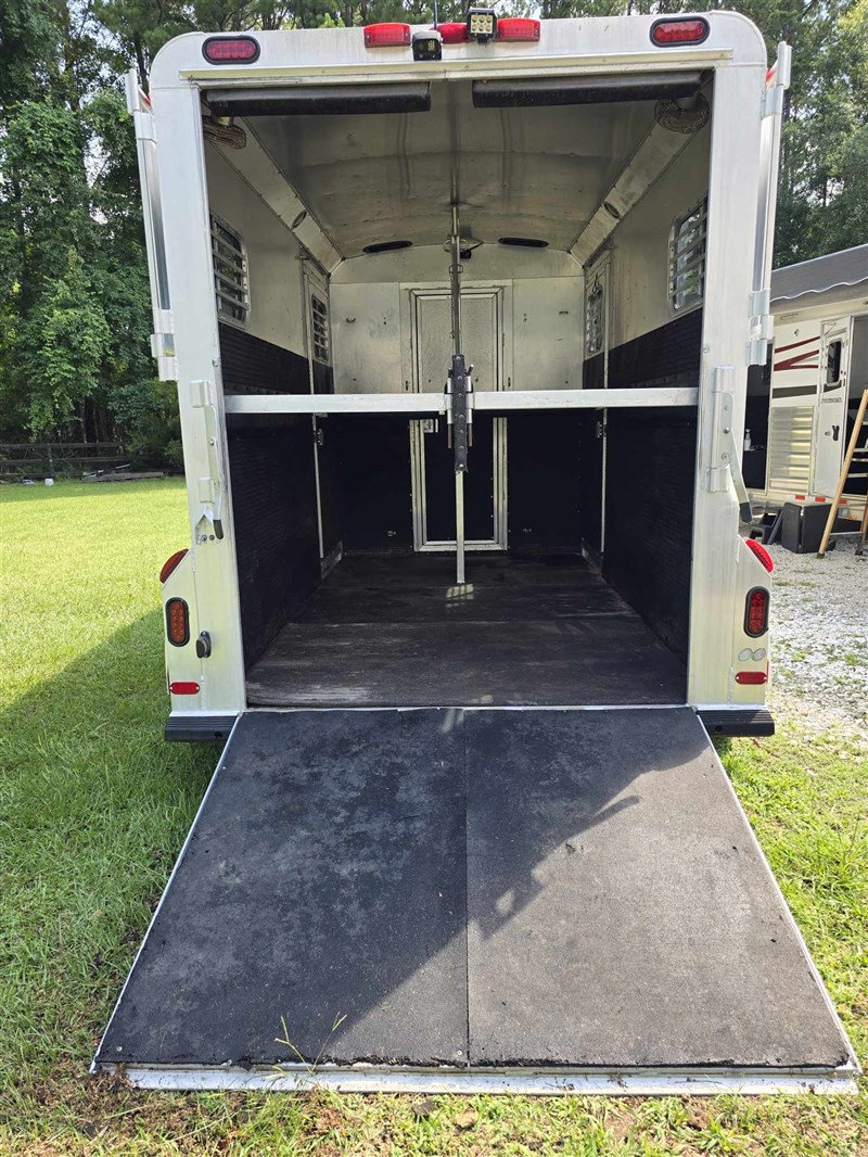 2000 C&C 2-Horse Gooseneck Trailer