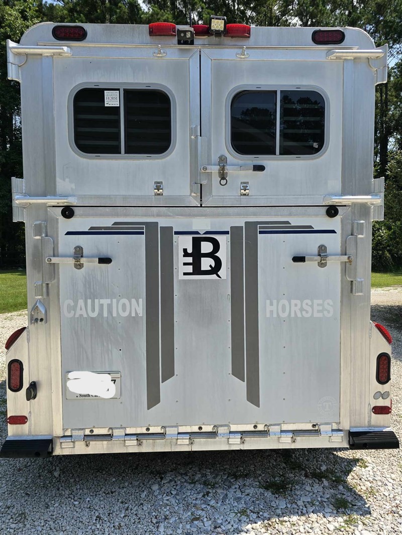 2000 C&C 2-Horse Gooseneck Trailer