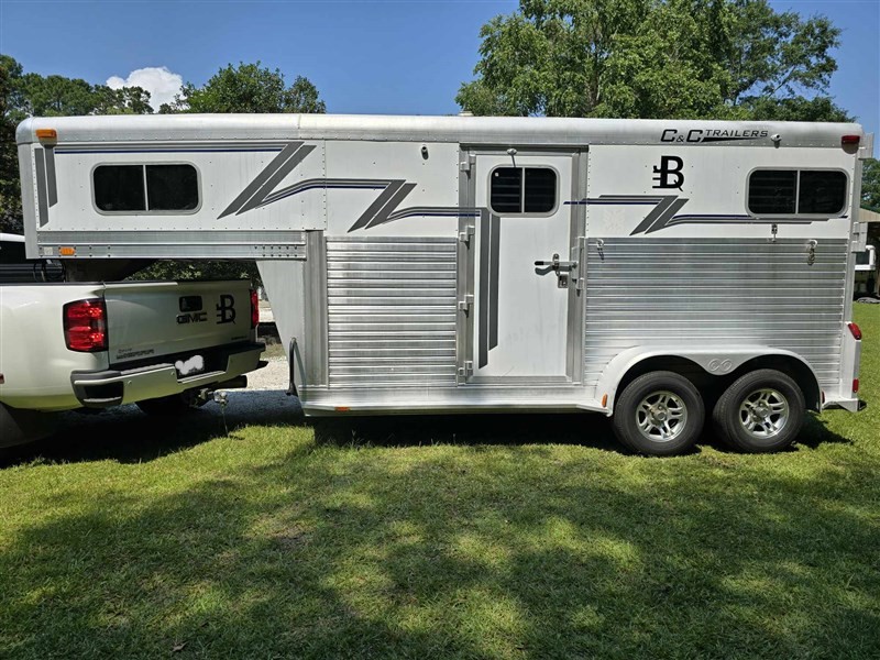 2000 C&C 2-Horse Gooseneck Trailer