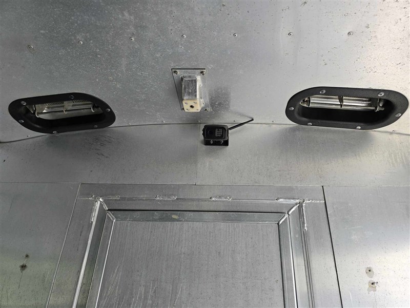 2000 C&C 2-Horse Gooseneck Trailer