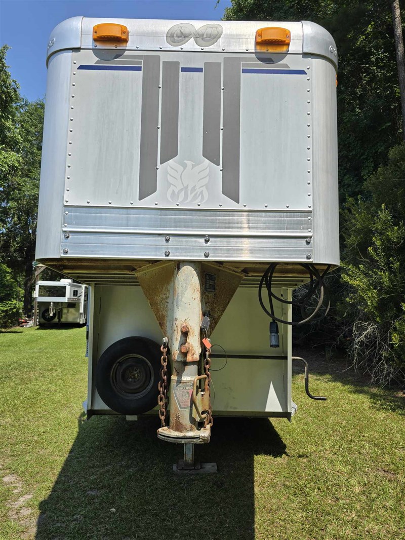 2000 C&C 2-Horse Gooseneck Trailer