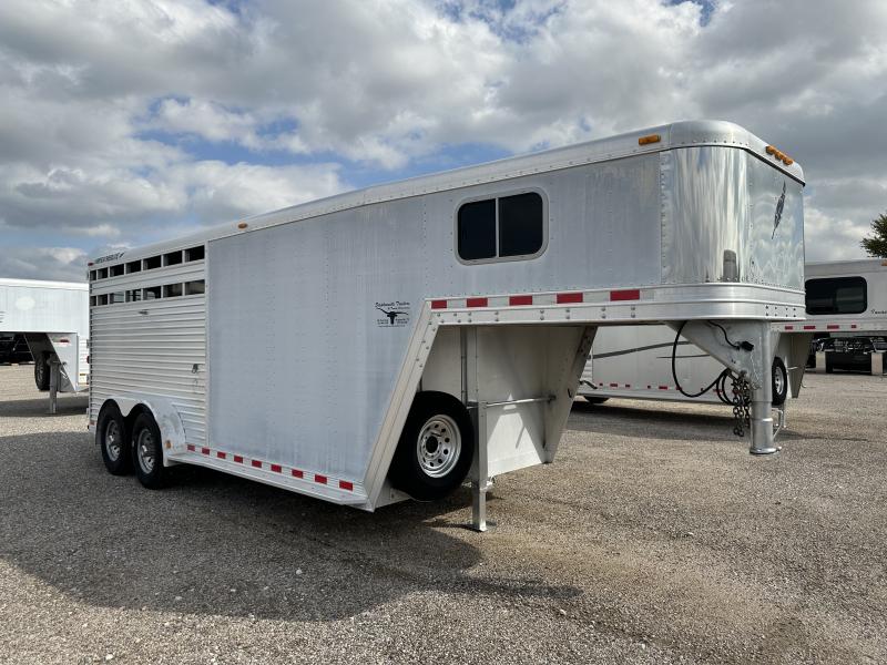 2000 Featherlite 3-Horse Gooseneck Trailer with Dressing Room