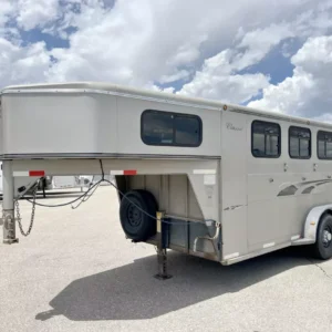 2001 Titan 3-Horse Gooseneck Trailer