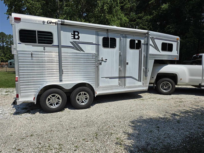 2000 C&C 2 Horse Gooseneck Trailer